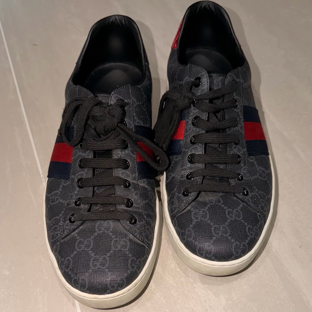 Uk 10 US 11
*No box
Just shoes
Dm me any questions